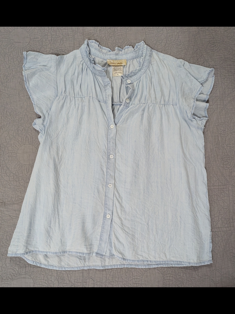 DaVinci Light Blue Ruffled Cap-Sleeve Button-Down Top